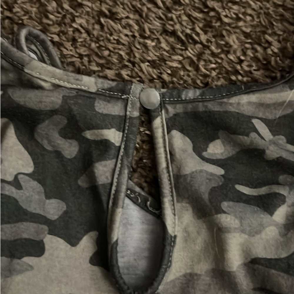 Camo jumpsuit for the summer only wore once